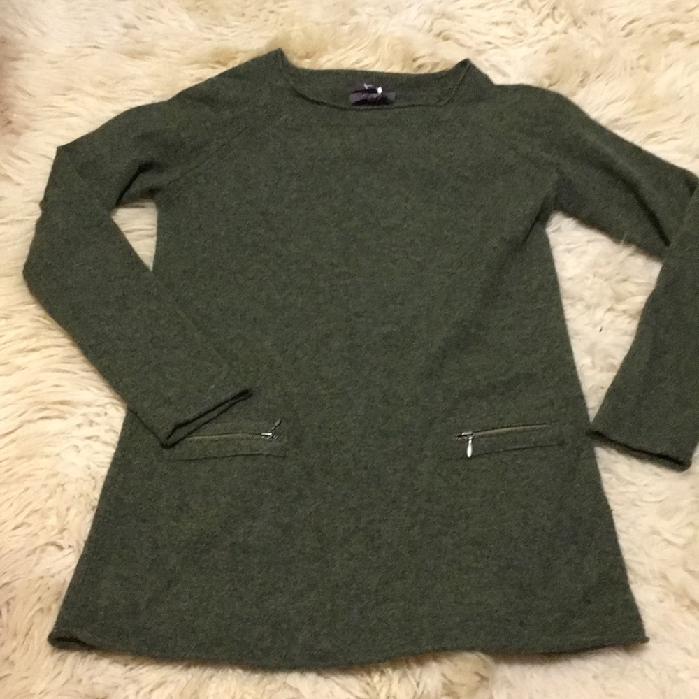 Green 100% cashmere sweater